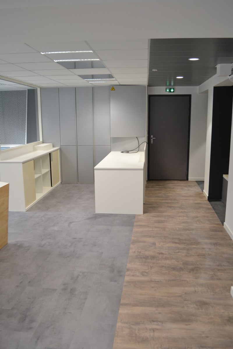 1-LAMES-PVC-ID70-Zinc-Vintage-Argent-Réf-4666096-30.50x61-Tarkett-ID70-Chêne-vieilli-Beige-Réf-4665053-25x122-Tarkett-e1442841336492