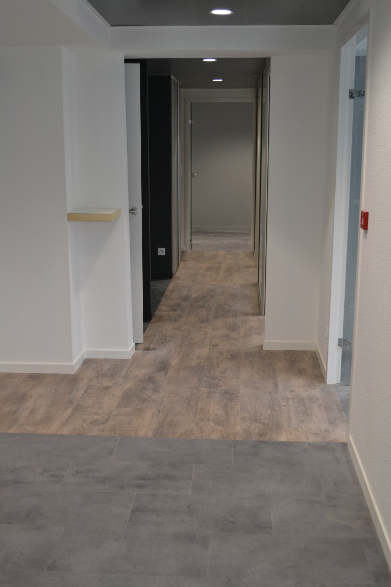 2-LAMES-PVC-ID70-Zinc-Vintage-Noir-Réf-4666094-30.50x61-Tarkett-ID70-Chêne-vieilli-Beige-Réf-4665053-25x122-Tarkett-e1442841327524